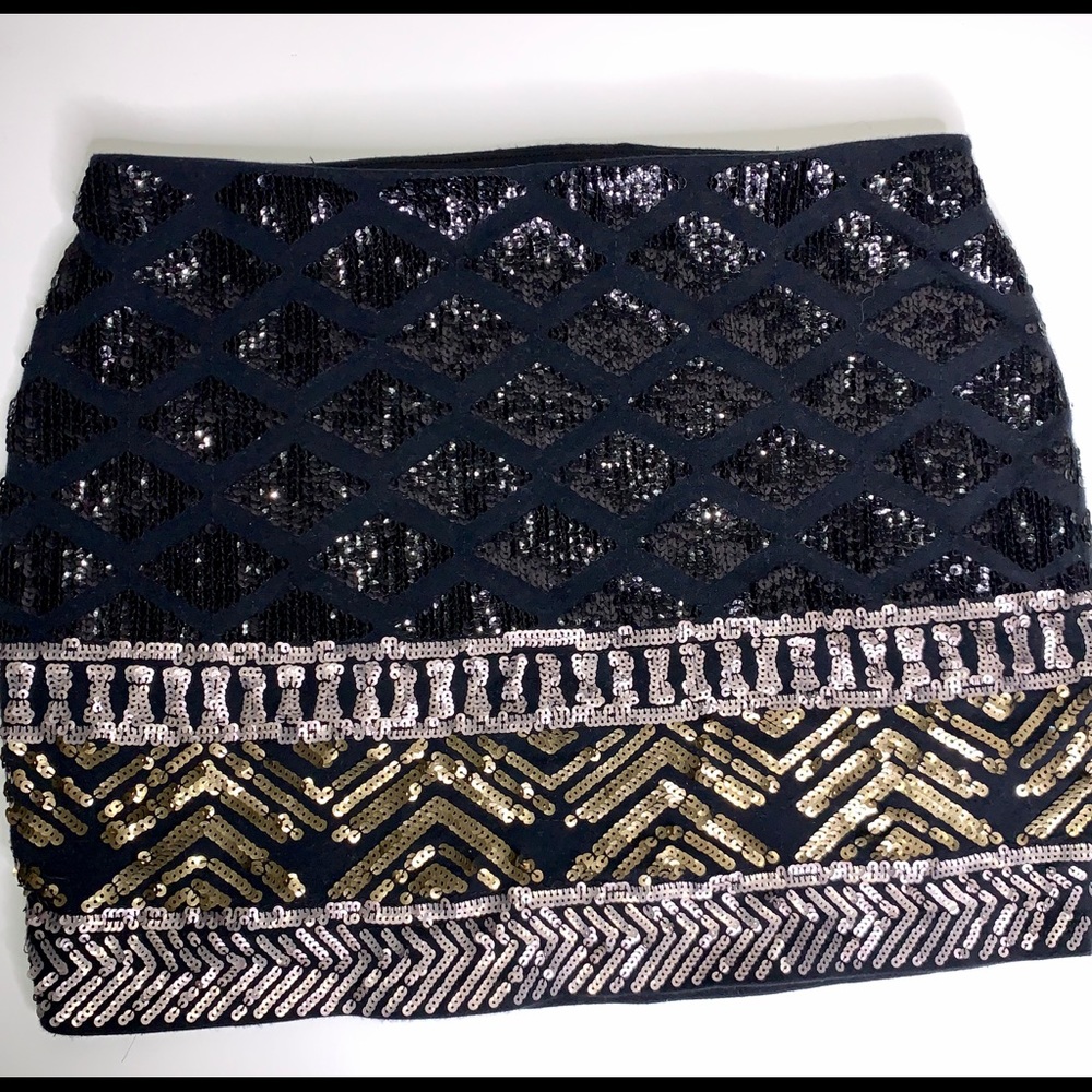 Black and gold mini skirt